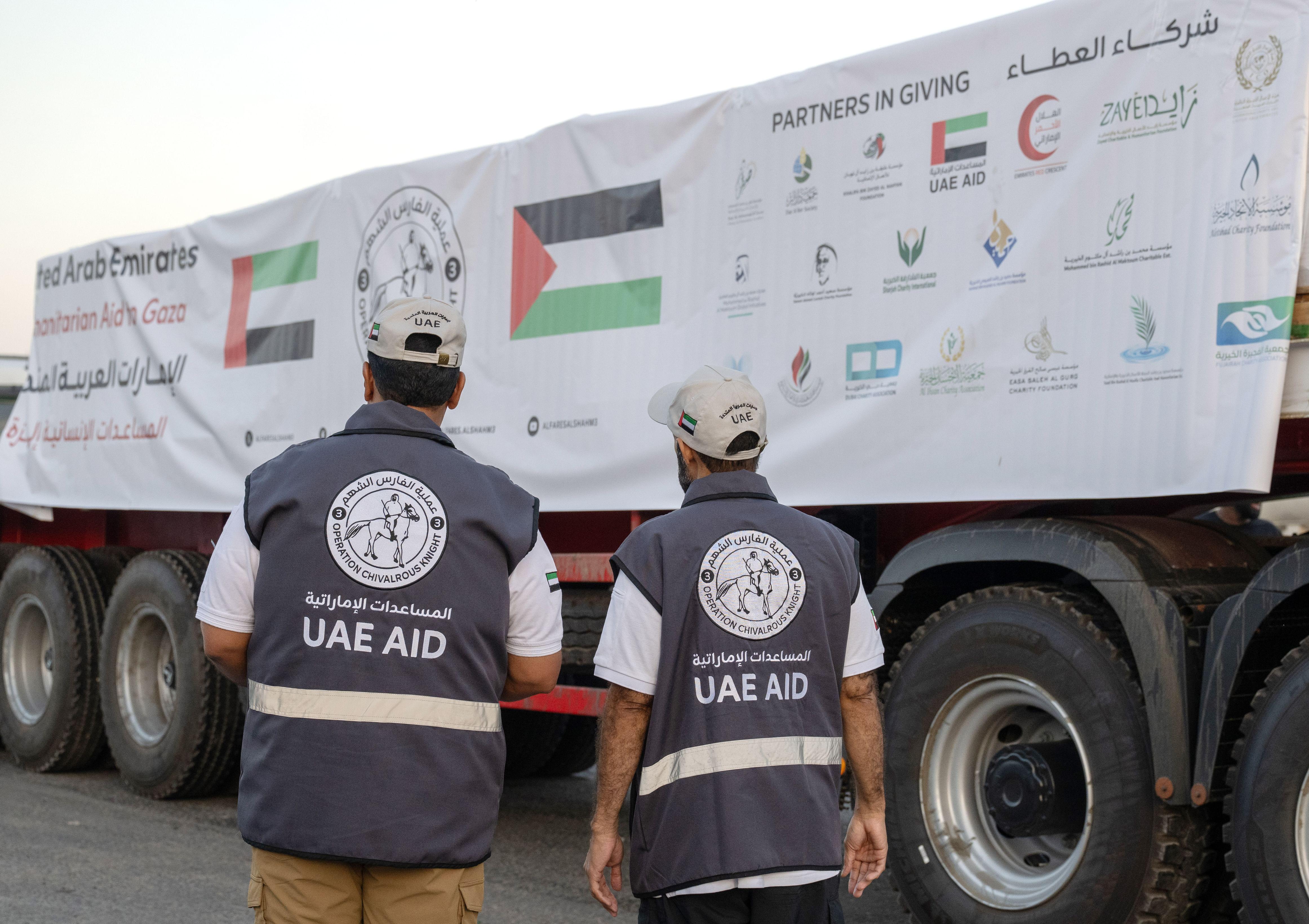 75 شاحنة تحمل مواد غذائية وطبية وإغاثية ضمن عملية «الفارس الشهم 3» لتعزيز الاستجابة الإنسانية وتلبية الاحتياجات الأساسية في القطاع
