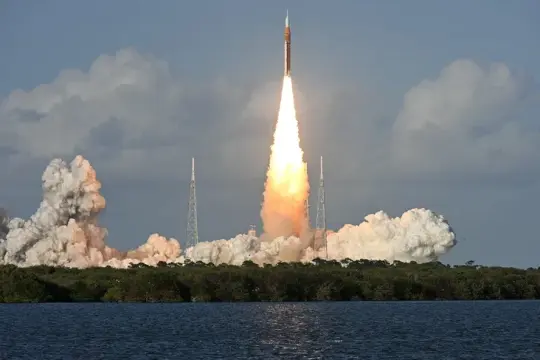 انطلاق رحلة "أرتميس 2": رواد فضاء يقتربون من القمر بعد أكثر من 50 عاماً