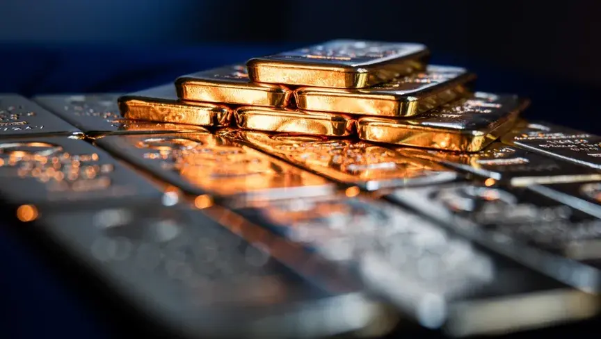المعدن النفيس يستعيد بعض مكاسبه بعد تراجع جلسة الثلاثاء، وسط ترقب الأسواق لمسار الفائدة الأميركية وتأثير تطورات الشرق الأوسط وأسعار النفط.