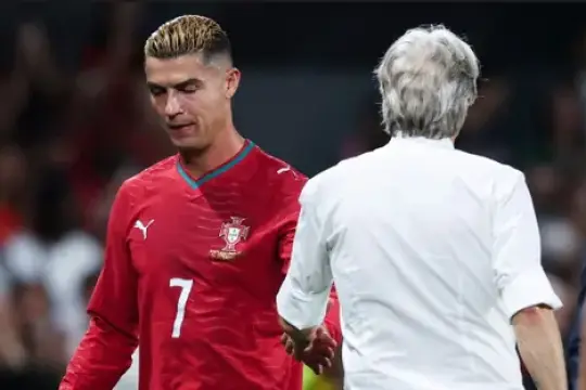 رونالدو يكشف تفاصيل خلافه مع مدرب البرتغال: «الحقيقة أهم من كل شيء»
