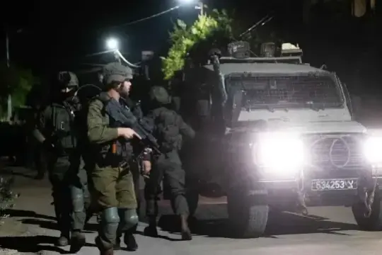 جيش الاحتلال يقر باقتحام دير دبوان وتخريب مركبات فلسطينية