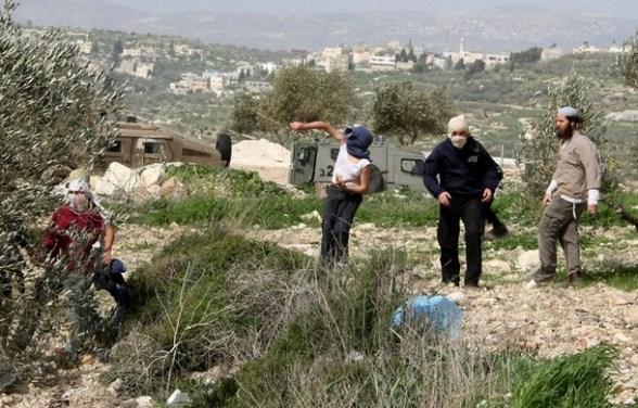 مقنعون بزي جيش الاحتلال يداهمون ستة مساكن جنوب شرق طوباس ويدمرون نظام كاميرات المراقبة قبل انسحابهم.