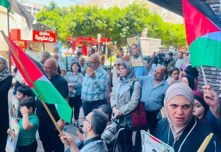 مشاركون يطالبون المجتمع الدولي بتحمل مسؤولياته تجاه الأسرى الفلسطينيين ويؤكدون أهمية الوحدة الوطنية في مواجهة سياسات الاحتلال.
