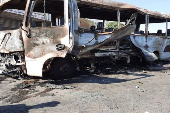 مقتل 4 من حراس المنشآت النفطية في دير الزور بانفجار عبوة ناسفة استهدفت حافلتهم