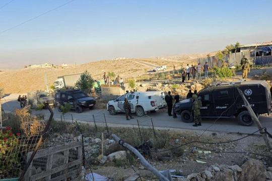 قوات الاحتلال تقتحم مركز الدفاع المدني في مسافر يطا وتخريب ممتلكاته