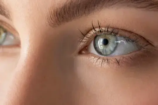 متى يُنصح بتناول فيتامين «أ» للحصول على أفضل فائدة لصحة العين؟