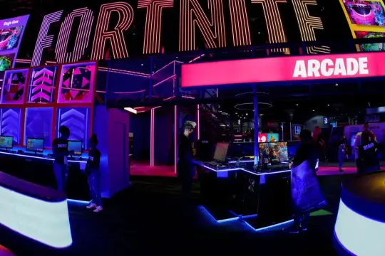 عودة لعبة “فورتنايت” إلى متاجر التطبيقات عالمياً وسط تصاعد معركتها القانونية مع آبل