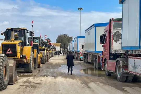 نتنياهو يؤجل خطوات إعادة إعمار غزة إلى ما بعد الانتخابات.. وتعطيل تدريب آلاف الفلسطينيين في مصر