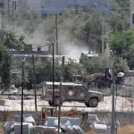 إصابات واعتقالات في اعتداءات للمستوطنين واقتحامات إسرائيلية بعدة مناطق بالضفة