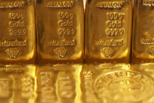 تراجع الذهب والفضة مع ضعف السيولة بسبب عطلة رأس السنة القمرية