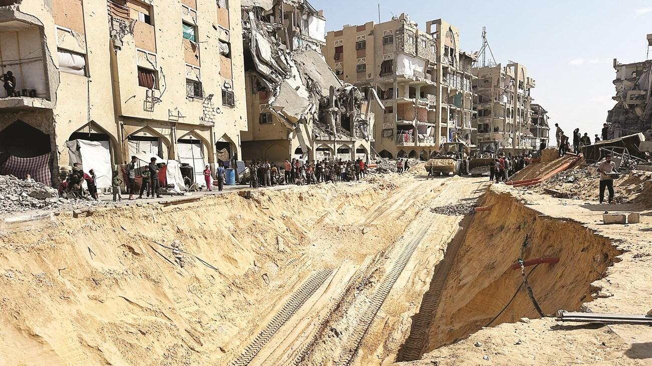 نقص المعدات والصعوبات الميدانية يعوقان جهود الانتشال رغم دعم الصليب الأحمر