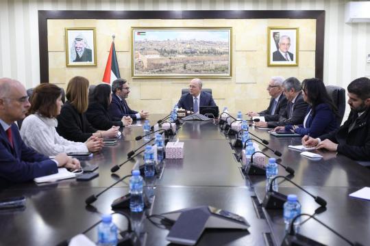 مصطفى يبحث مع وفد من مكتب الأمم المتحدة لخدمات المشاريع تعزيز الجهود الاغاثية والإنسانية