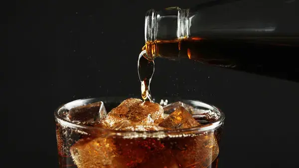 اختلافات مهمة بين مشروبات الدايت والمشروبات الخالية من السكر… وتأثير المحليات على الشهية والوزن