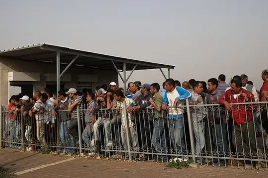 الاحتلال يمنع دخول العمال الفلسطينيين إلى المستوطنات في الضفة الغربية