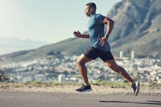 دراسة سويدية تكشف: اللياقة البدنية تبدأ بالتراجع بعد سن 35