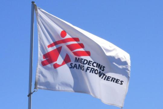 «أطباء بلا حدود» تحذّر من تداعيات كارثية لقرار إسرائيل وقف نشاطها في غزة