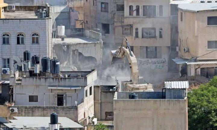 إخطار جديد بذريعة عدم الترخيص في ظل استمرار العدوان والتهجير القسري