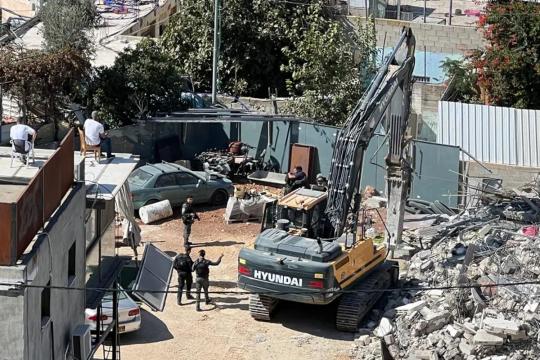 بلدية الاحتلال تُجبر مقدسياً على هدم منزله ذاتياً في سلوان جنوب الأقصى