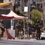 الاحتلال يشدد إجراءاته العسكرية ويغلق مداخل بلدات في الضفة.. واعتداءات للمستوطنين على مركبات المواطنين