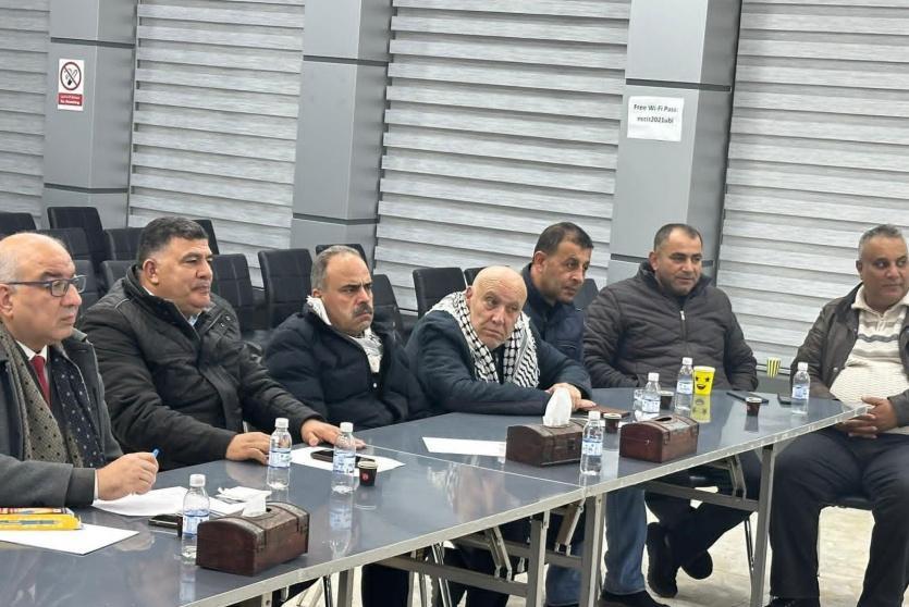 اجتماع طارئ برئاسة المحافظ غسان دغلس لتعزيز الأمن والاستقرار وحماية السلم الأهلي