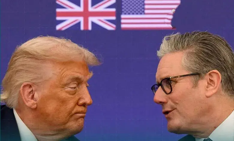 ترامب يتهم ستارمر بالتردد في دعم الضربات الأميركية على إيران ويدعو إلى إرسال حاملتي طائرات