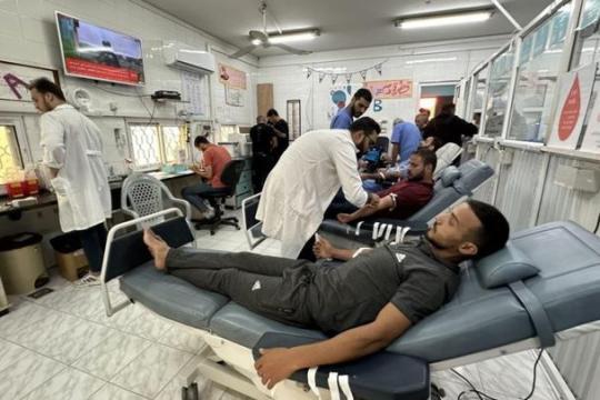صحة غزة تحذر من أزمة حادة تهدد عمل المختبرات وبنوك الدم