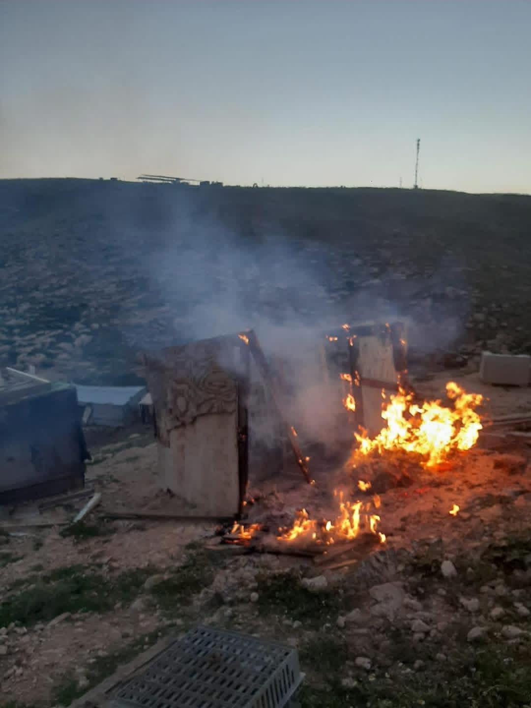 أضرار مادية في منطقة "الشميس" وتصاعد اعتداءات المستوطنين على التجمعات البدوية