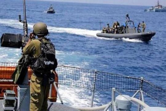 إصابة صياد فلسطيني برصاص بحرية الاحتلال في بحر دير البلح
