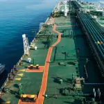 زيادة السرعة والمخاطر: ناقلات النفط العملاقة تتنقل عبر مضيق هرمز وسط توترات إيران–أميركا