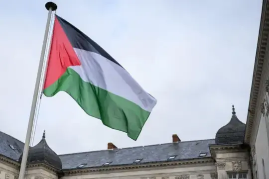 "إسرائيل" تهدد برد كبير على عقوبات بريطانية محتملة