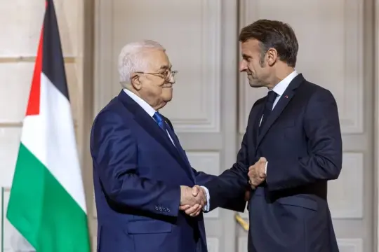 ماكرون: فرنسا ستساعد الفلسطينيين في صياغة دستور دولتهم المستقبلية