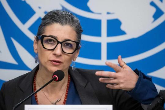 ألبانيز: إسرائيل تستخدم فلسطين مختبراً للأسلحة وتستغل مخاوف اليونان
