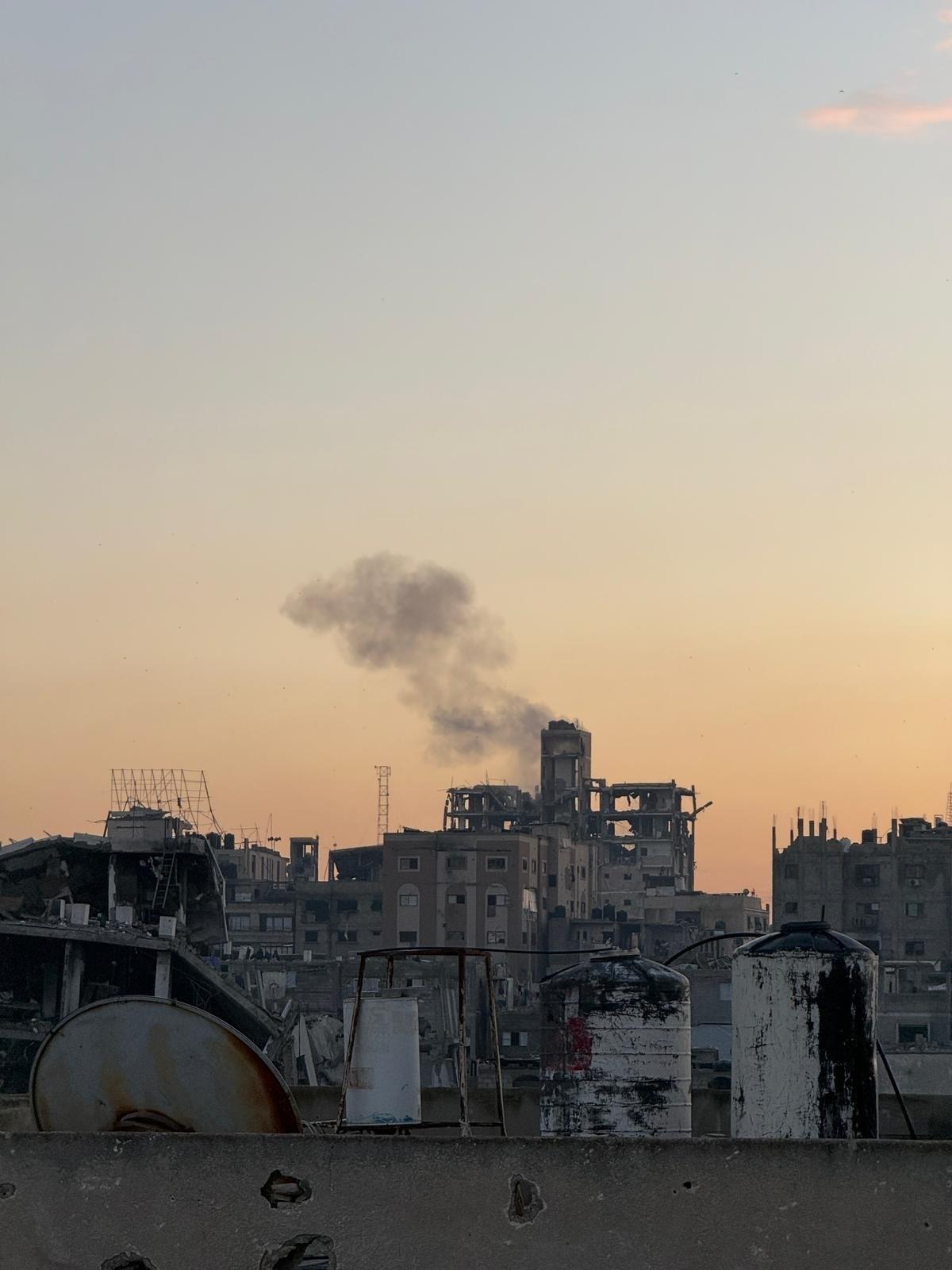 الاحتلال يعلن قتل فلسطيني شمالي القطاع ويواصل الغارات والقصف المدفعي جنوبًا وشرقًا