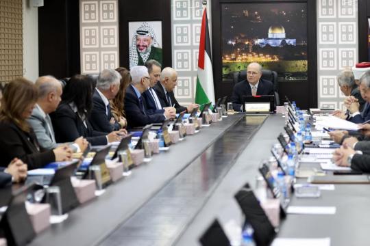 مصطفى: الحكومة تواصل دعم غزة وتحذر من مخاطر "تسجيل الأراضي" في الضفة