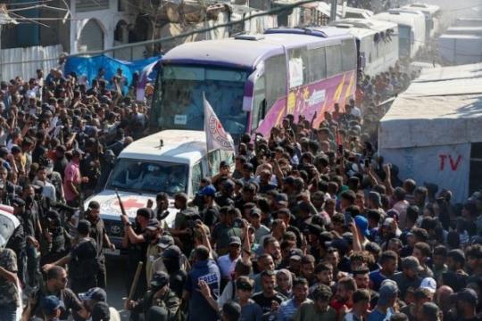 تحرير 1968 أسيراً فلسطينياً ضمن اتفاق وقف الحرب بين فصائل المقاومة والاحتلال الإسرائيلي