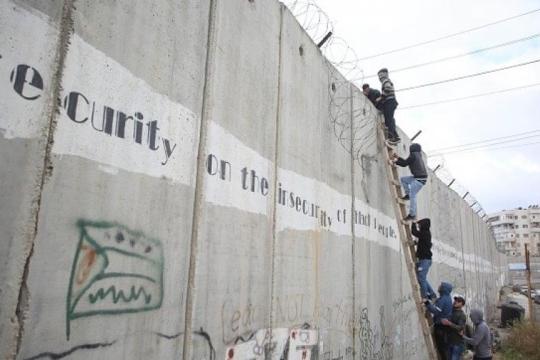 إصابة ثلاثة مواطنين برصاص الاحتلال قرب جدار الفصل شمال القدس