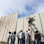 استشهاد عامل بعد سقوطه عن جدار الفصل في القدس