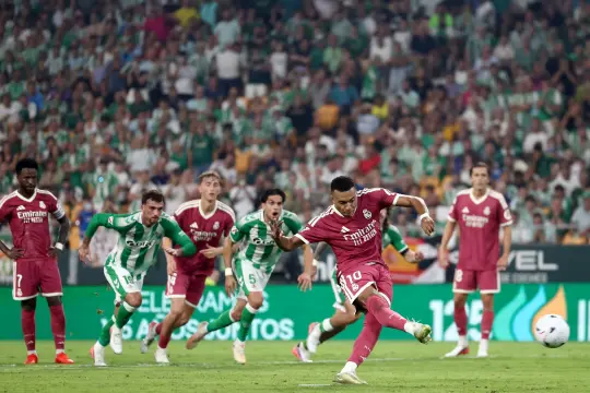 ريال بيتيس يفاجئ ريال مدريد ويُلحق به الهزيمة الأولى في الموسم