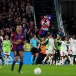 ريال مدريد يهزم برشلونة في الكلاسيكو بثنائية مبابي ويقلص الفارق في صدارة الليغا