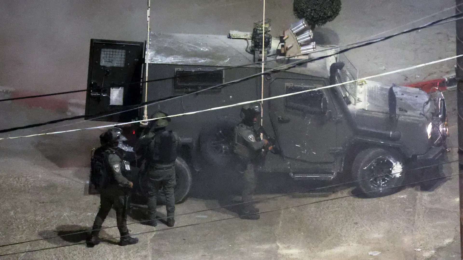 اقتحامات إسرائيلية في الضفة والقدس ومصادرة أراضٍ تثير إصابات واختناقات