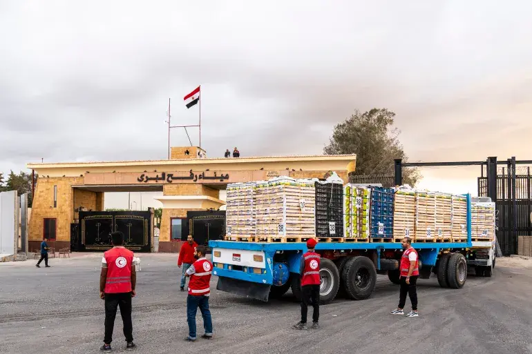مصدر فلسطيني يؤكد أن فتح المعبر لن يتم في الأيام القليلة المقبلة بانتظار قرار إسرائيلي بتسليمه