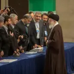 إسرائيل تهدد باغتيال أي خليفة لخامئني