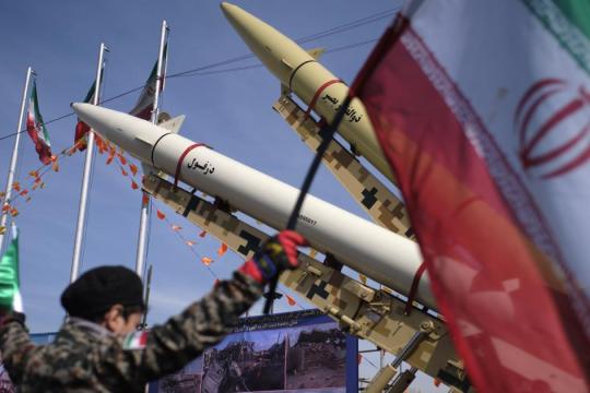 فجوة بين الخطاب السياسي والواقع العسكري: آلاف الصواريخ الباليستية لا تزال في ترسانة إيران