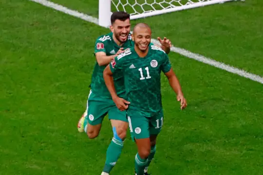 الجزائر تهزم العراق وتتأهل لربع نهائي كأس العرب متصدرة مجموعتها