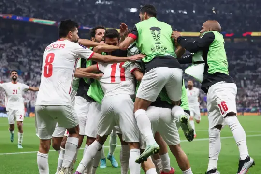 الأردن يهزم الإمارات ويعتلي صدارة المجموعة الثالثة في كأس العرب