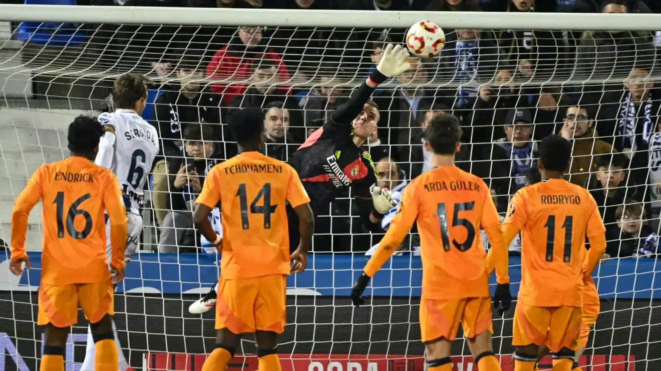 تشابي ألونسو يختار التشكيلة ويعد بالتصدي لتاريخ الفريق السلبي في أثينا