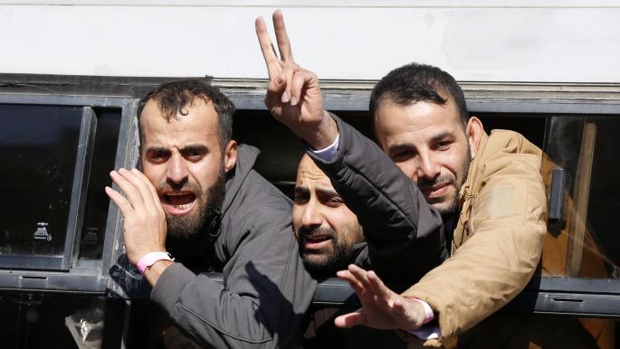 اعتقال نحو 100 محرر وتحذيرات من سياسة ممنهجة لملاحقتهم وخرق الاتفاق