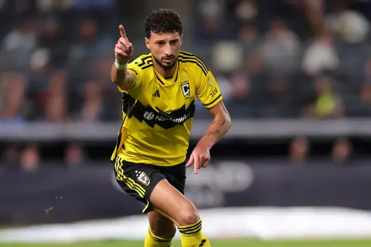 إيهاب أبو جزر ينصح وسام أبو علي بمغادرة كولومبوس كرو والاحتراف في أوروبا