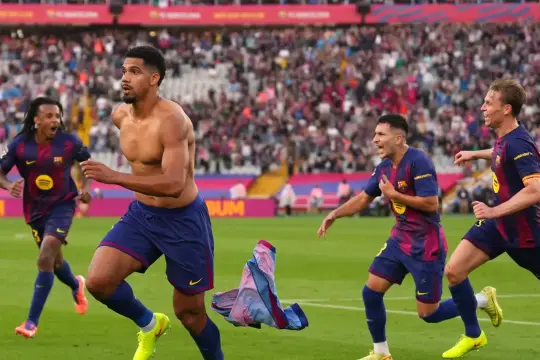أراوخو يخطف فوزاً قاتلاً لبرشلونة على جيرونا في الوقت بدل الضائع