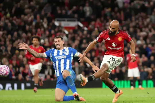 الدوري الإنجليزي الممتاز: يونايتد يواصل التألق وسندرلاند يفاجئ تشيلسي وفوز نيوكاسل